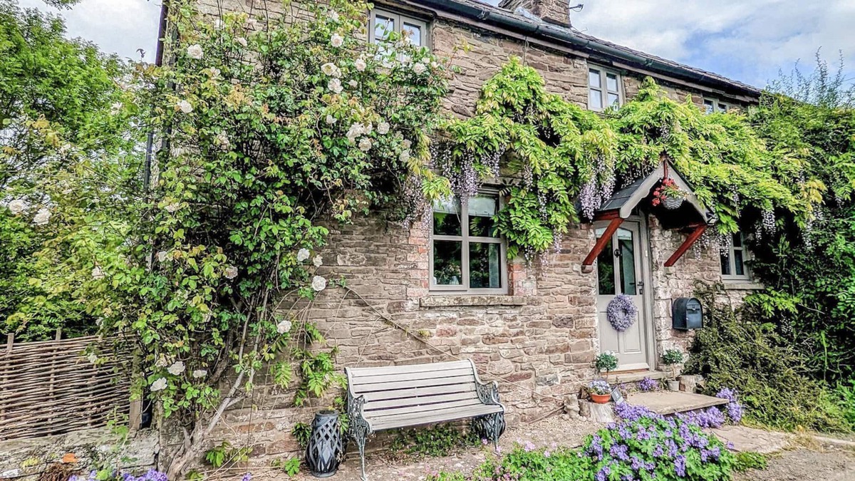 Glasbury Cottage | 2 bedroom accommodation in Velindre, Near Hay-on-Wye