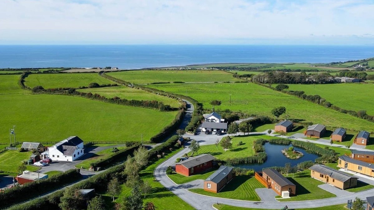 Llansantffraed Ski Chalet | 2 bedroom accommodation in Llanon