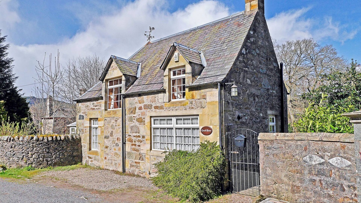 Murthly Cottage | 2 bedroom accommodation in Birnam, near Dunkeld