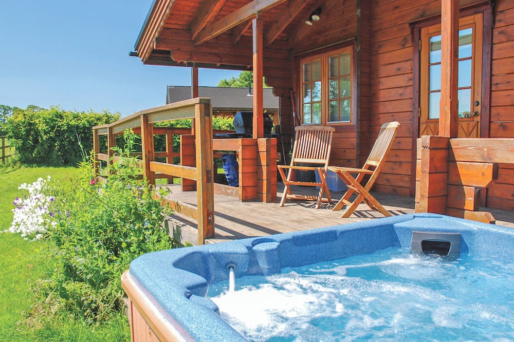 Ryther Ski Chalet | 2 bedroom accommodation in Stillingfleet, York