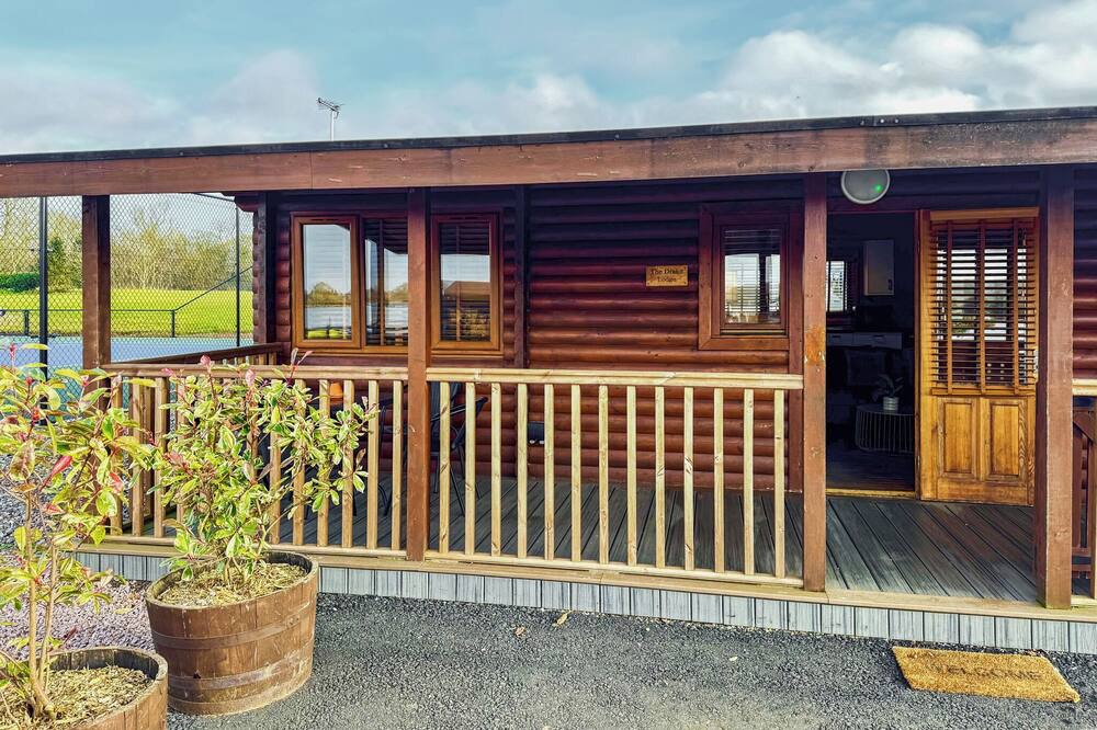 Sawley Ski Chalet | 2 bedroom accommodation in Market Bosworth, near Nuneaton