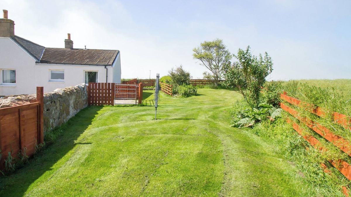 Tain Cottage | 2 bedroom accommodation in Portmahomack, near Tain