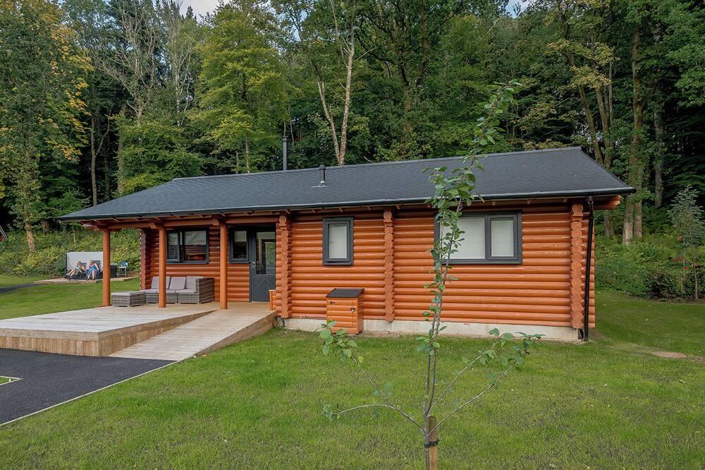 Annbank Ski Chalet | 2 bedroom accommodation in Annbank, Ayr
