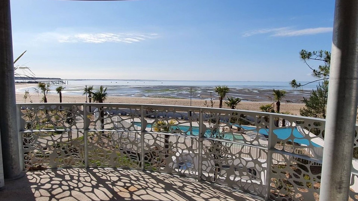 La Tranche-sur-Mer Apartment | 2-bedroom apartment, balcony, heated pool, beach access, pets allowed, parking