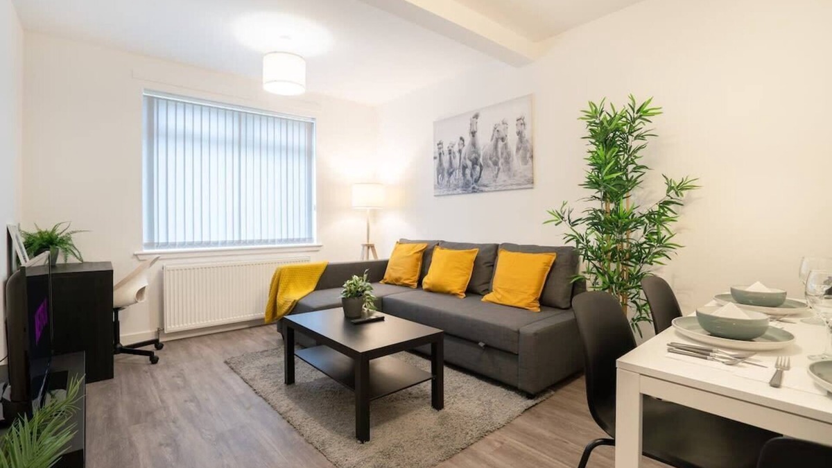 Wishaw Apartment | 2 Bedroom Apartment-Free Parking