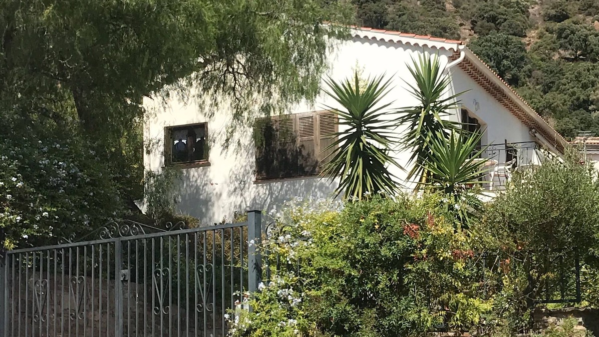Le Lavandou Apartment | 2 bedroom apartment in villa with garden, sea view, short walk to Fossette beach