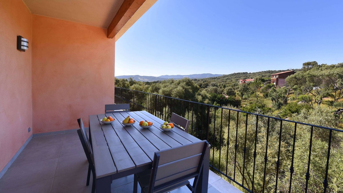 Olmeto Apartment | 2 bedroom apartment 200 meters from the WIFI beach, balconies, terraces,