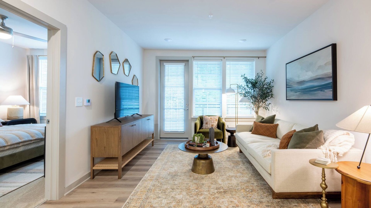 Knoxville Apartment | 2 Bedroom Apartment-Across the River from Neyland Stadium-2506