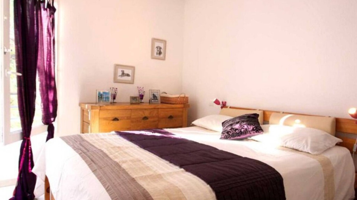 Calvi Apartment | 2-BEDROOM APARTMENT IN GATED RESIDENCE 10 MINUTES WALK FROM THE BEACH