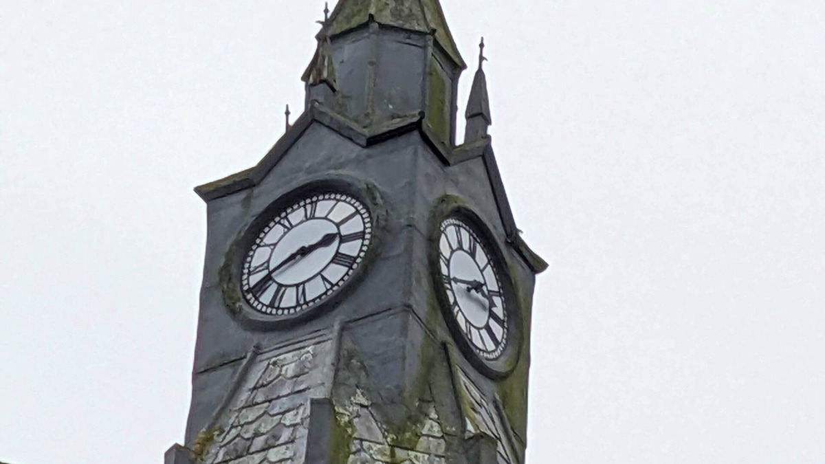 Rhyd-y-clafdy Apartment | 2 bedroom apartment, over wool and craft shop. Close to the marina in Pwllheli.