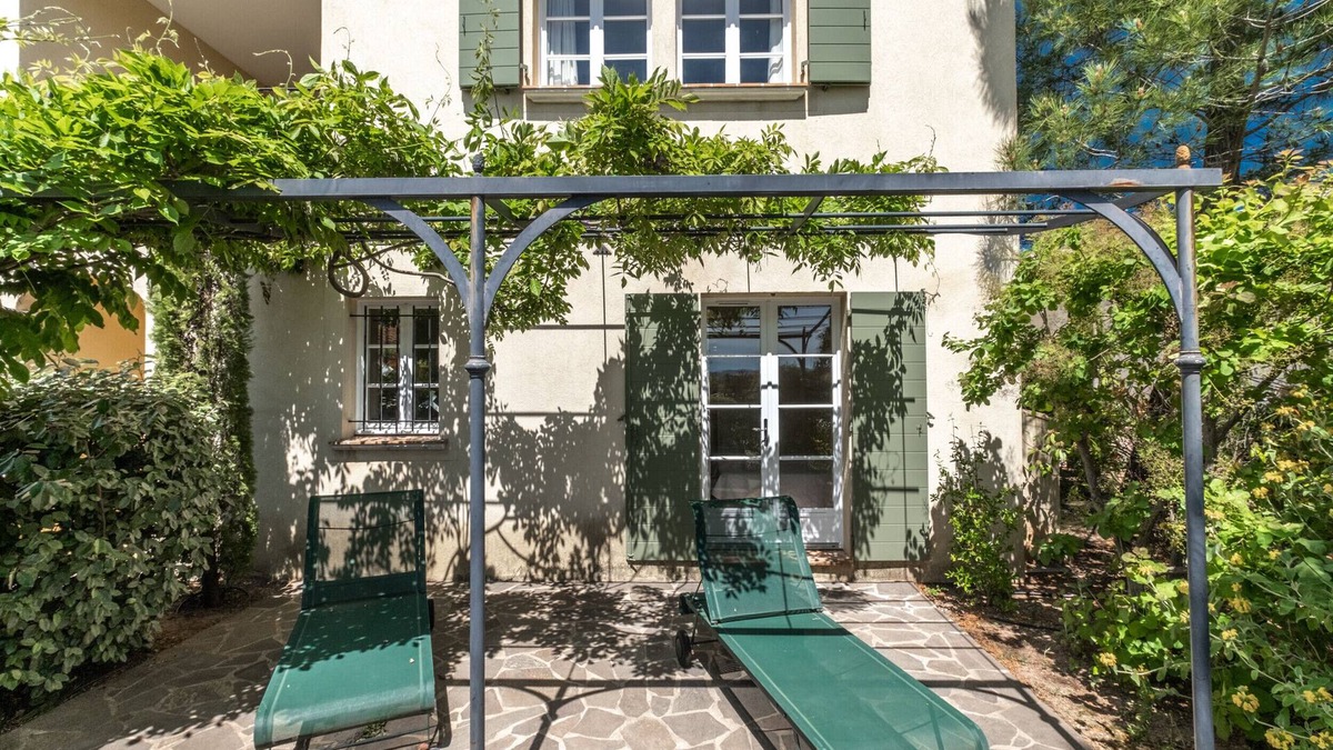 La Motte Apartment | 2 BEDROOM APARTMENT WITH TERRACE (N°513)