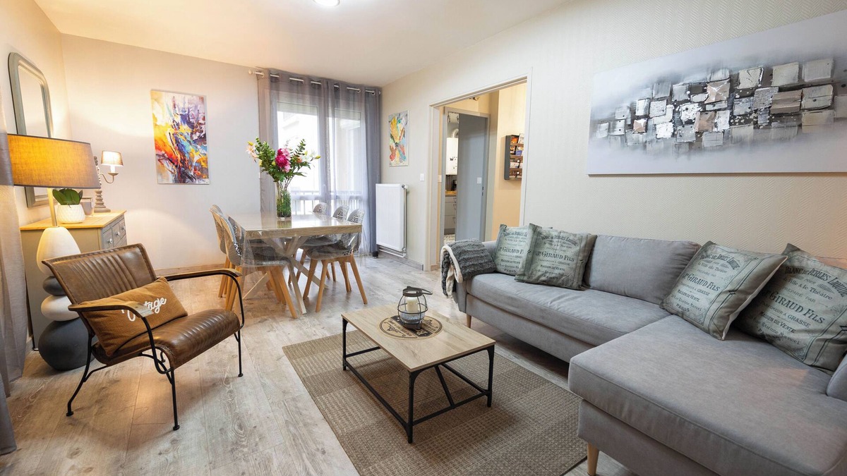 Bayeux Apartment | 2 bedroom apartment with private parking Normandy BAYEUX