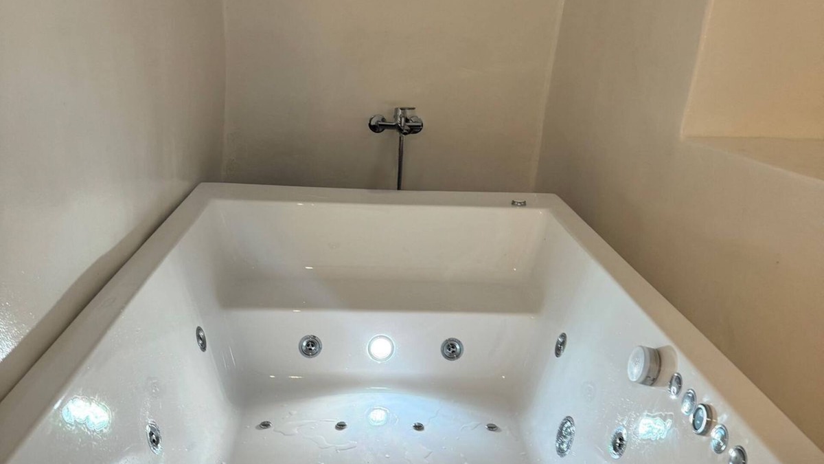 Ios Apartment | 2-bedroom apartment with Jacuzzi in Ios