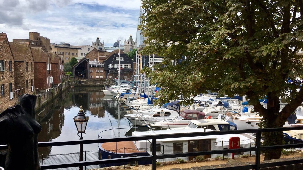 Tower Hill Apartment | 2 bedroom apartment Zone 1 overlooking St Katharine's Dock & Tower Bridge