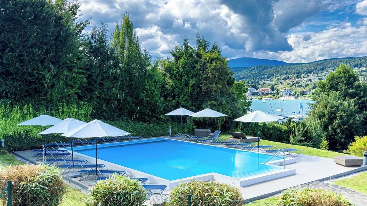 Augsdorf Apartment | 2-bedroom apartment, terrace, private lake access, pool