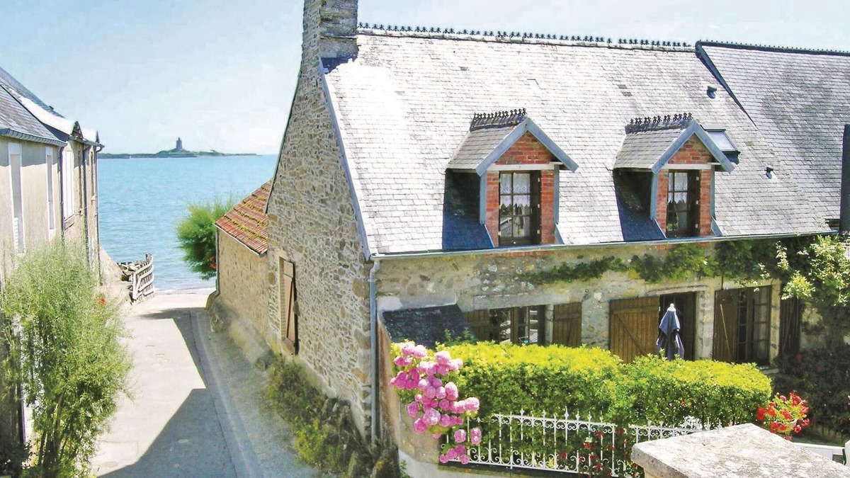 Morsalines House | 2 bedroom awesome home in Morsalines