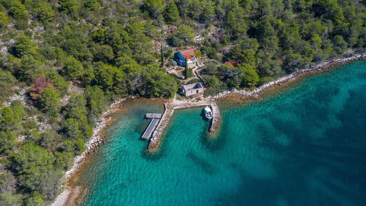 Island Dugi Otok House | 2 bedroom beach front home in Sali