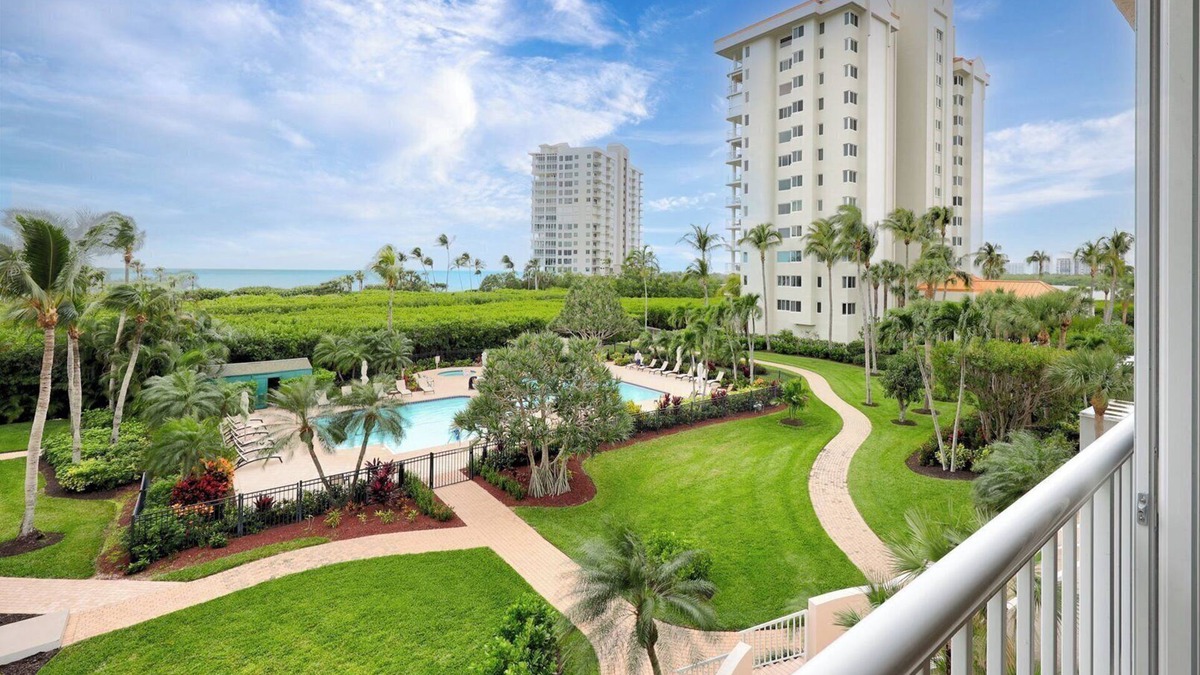 Park Shore Condo | 2 bedroom Beachfront condo w/wet bar - CL0102