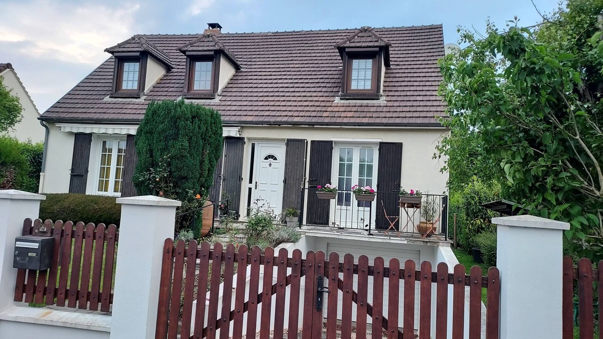 Gouvieux Bed & Breakfast | 2 Bedroom Bed & breakfast in Gouvieux