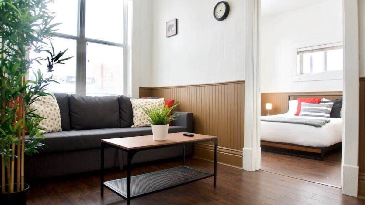 Moose Jaw Apartment | 2 Bedroom! Best Rental in MJ, Parking, WiFi ✨
