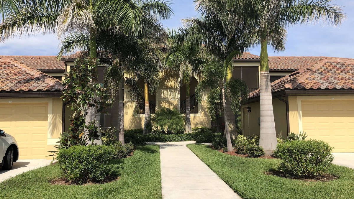 Bradenton Condo | 2 bedroom Bradenton Florida condo with golf membership 1720 square feet