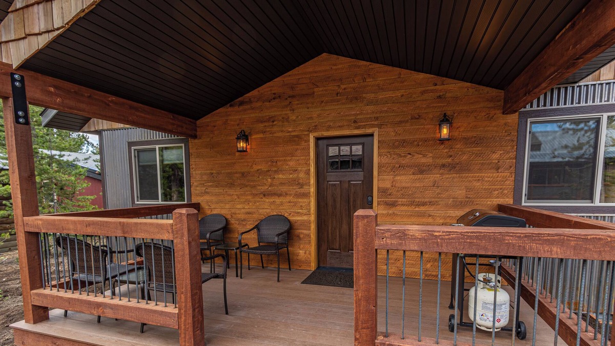 West Yellowstone Cabin | 2 Bedroom Cabin with A/C, just 5 blocks from Yellowstone!