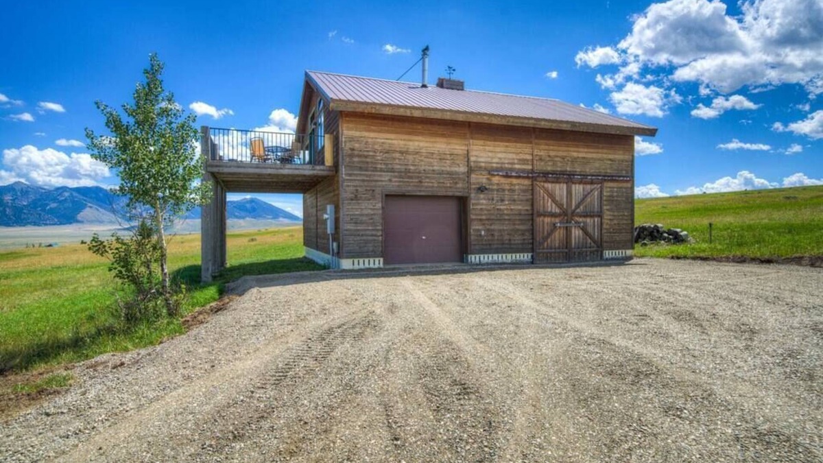 Cameron House | 2-bedroom cabin with views of the Madison River!