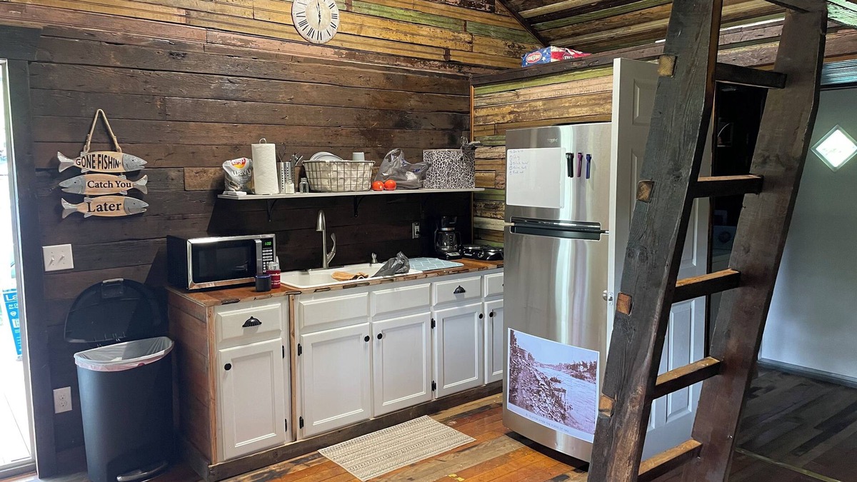 Clifton Cabin | 2-bedroom cabin with AC, WiFi in charming Spartanburg SC on the Pacolet River.
