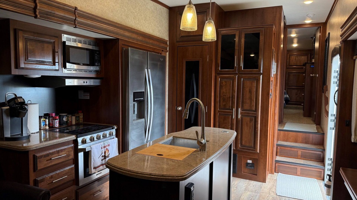 Pierre RV Rental | 2-bedroom campground in peaceful West Prairie with AC/Heat