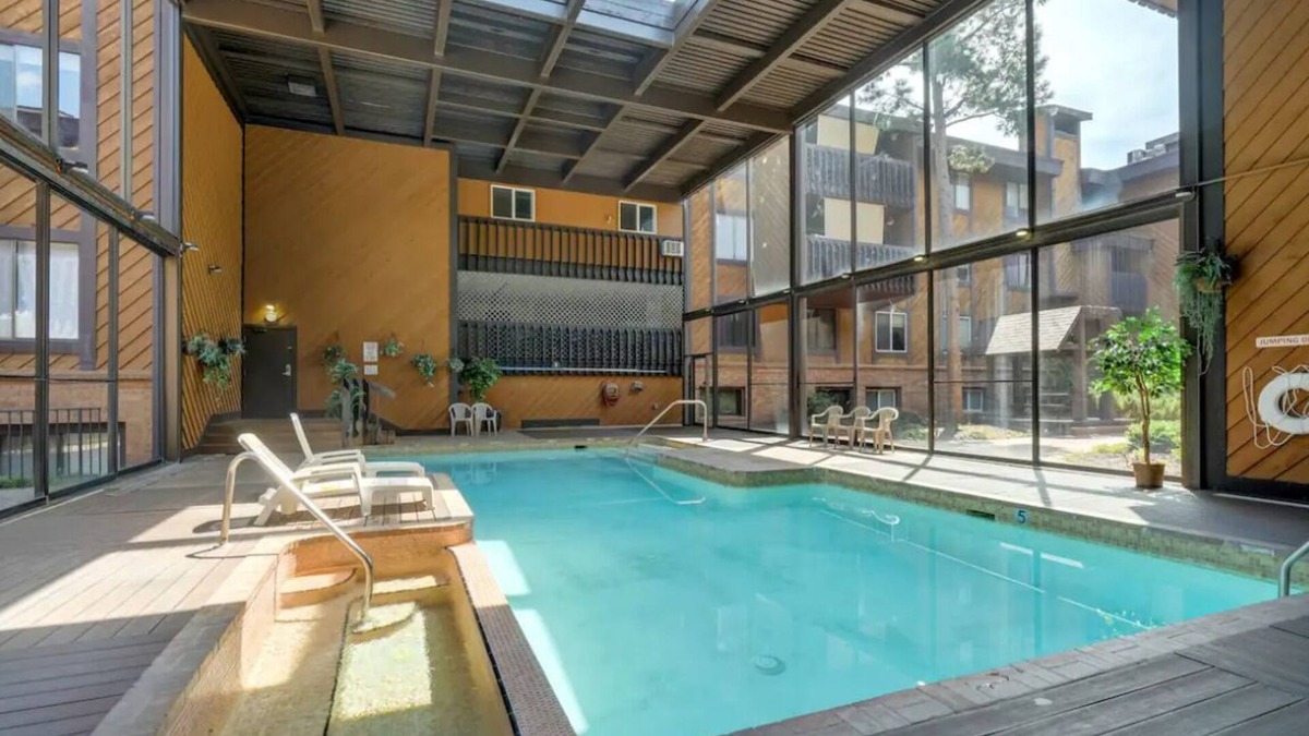 Skyway Condo | 2 Bedroom Condo. What a Location – in the City near the Mtn. Trails!