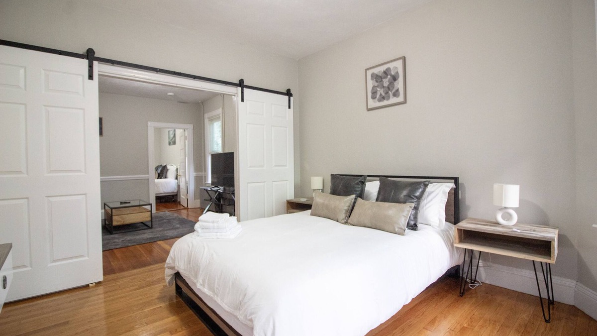 Brighton Apartment | 2 bedroom condo close to Boston and Cambridge with free parking