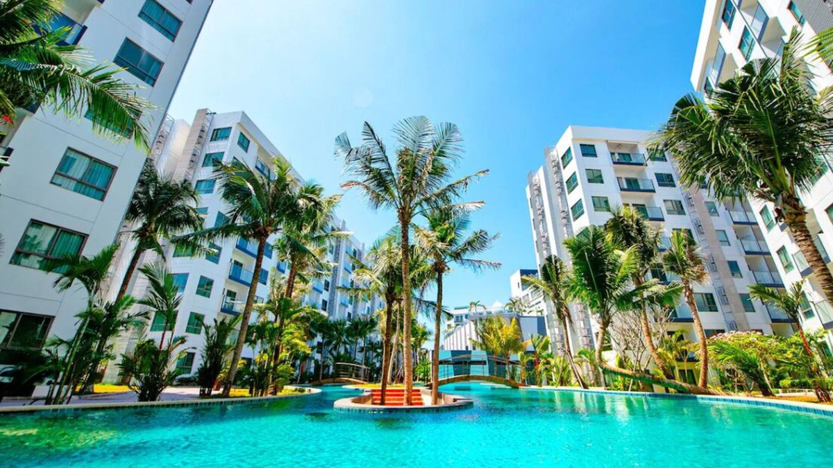 Jomtien Condo | 2-bedroom condo in delightful Muang Pattaya with AC, WiFi, fitness room