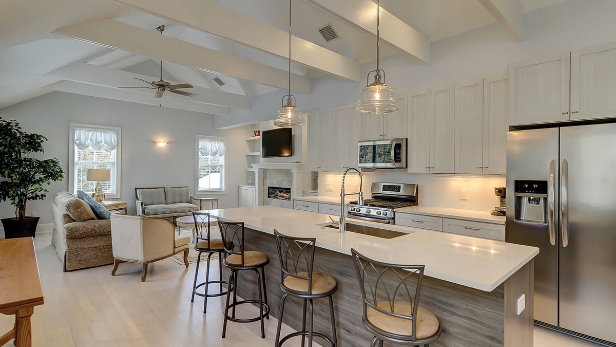 Old Town Bluffton Condo | 2 Bedroom Condo in Downtown Bluffton, 3rd floor