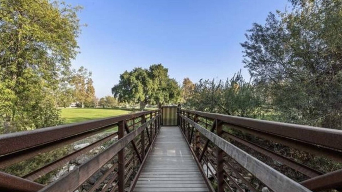Calabasas Condo | 2-bedroom Condo in Heart of Downtown Calabasas