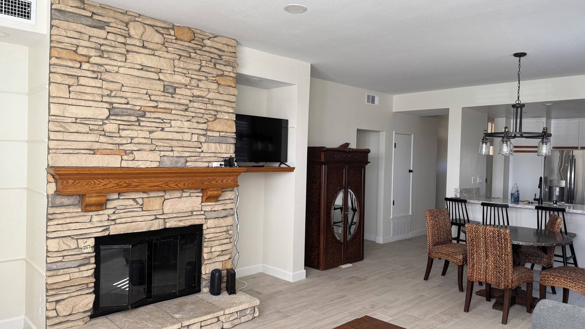 Corona Condo | 2-bedroom condo in the Sierra Del Oro neighborhood in Corona, CA with AC, WiFi.