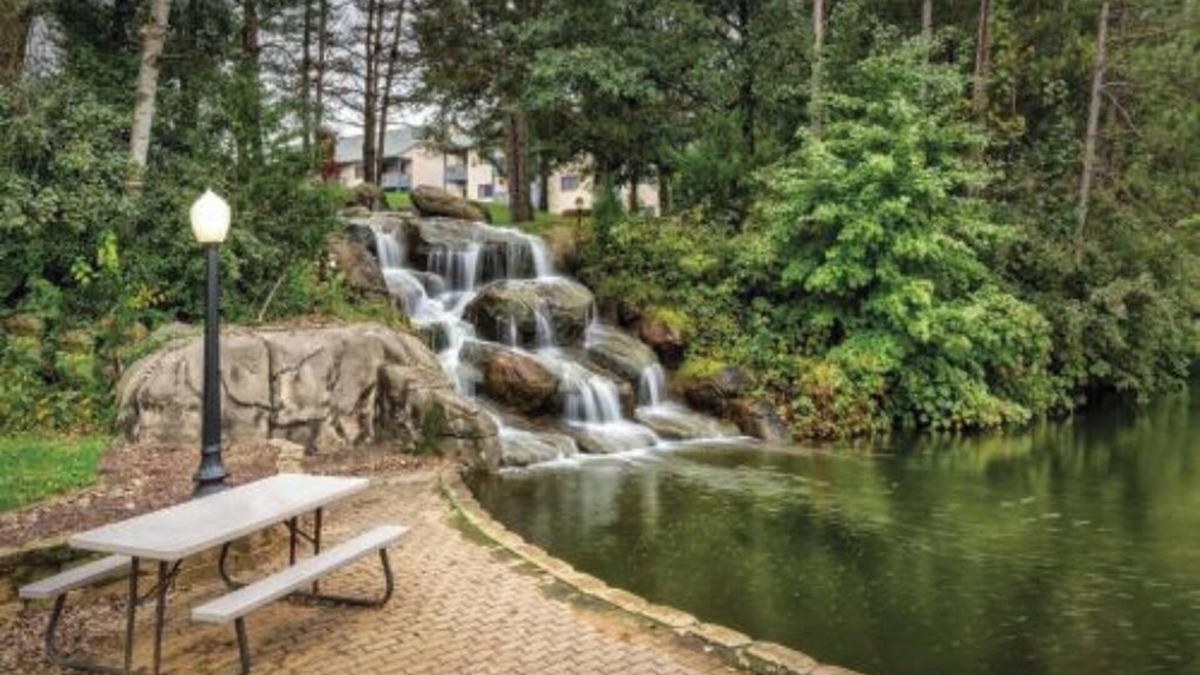 Lake Delton Condo | 2 Bedroom Deluxe Condo, Kitchen, Sleeps 6, in Wisconsin Dells, Wyndham Tamarack!