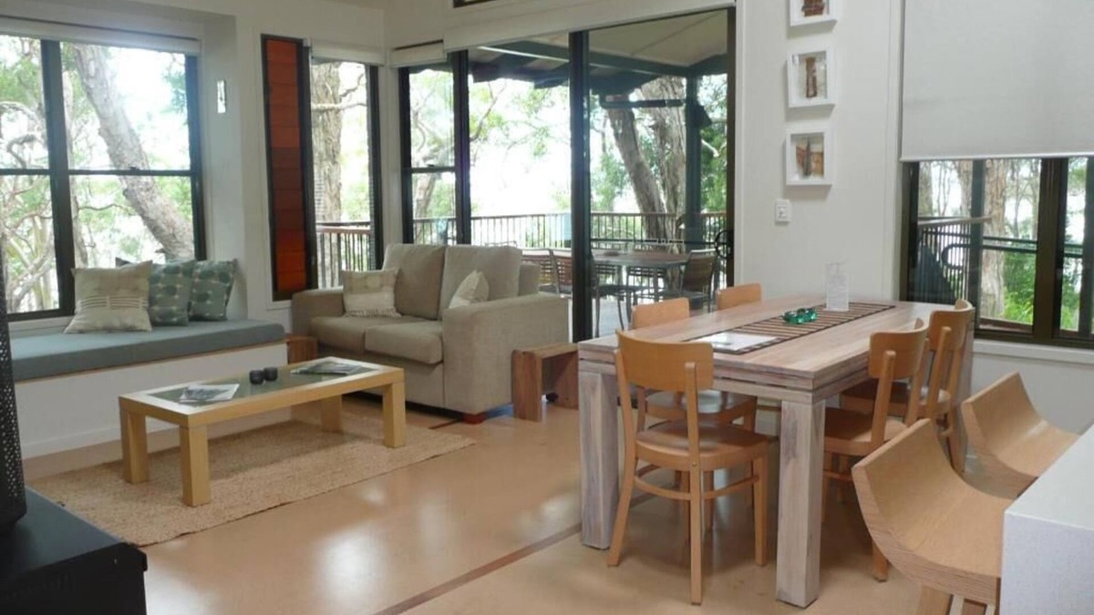 Weyba Downs House | 2 Bedroom Deluxe Lakehouse (1 bedroom lockoff) - Lakefront