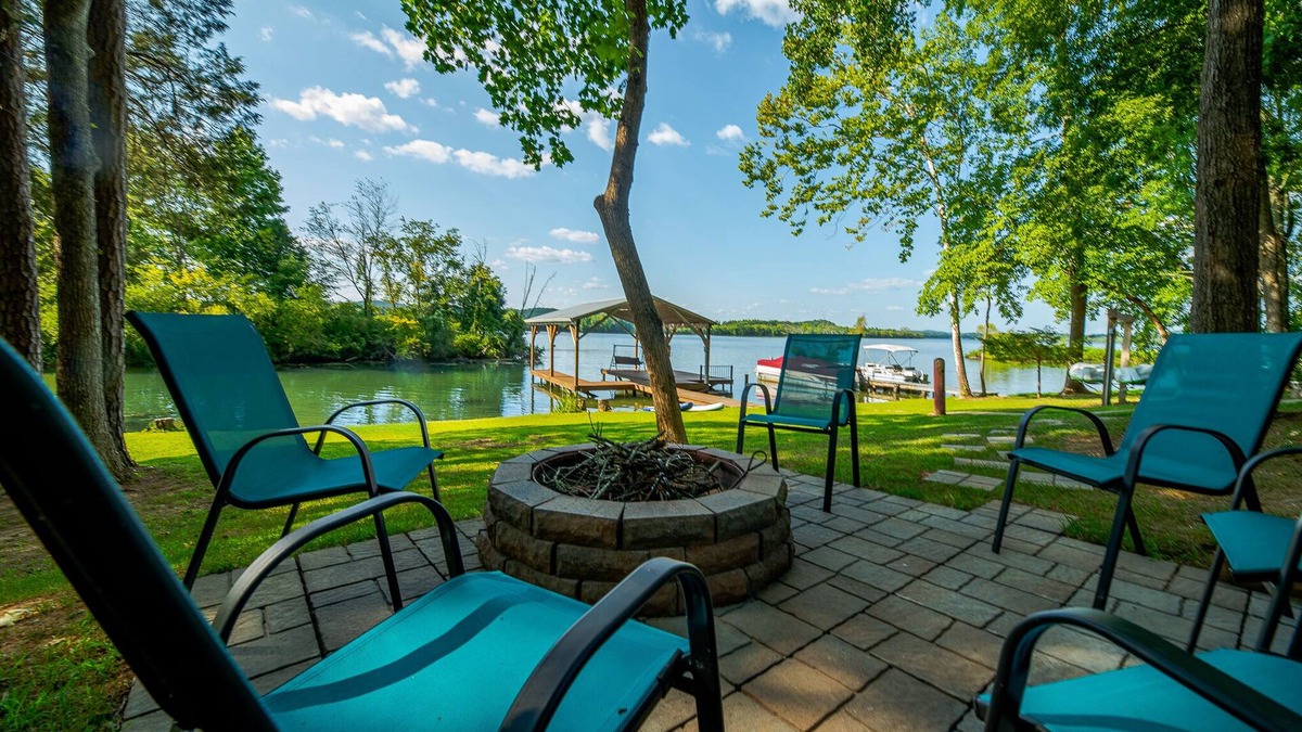 Decatur House | 2-Bedroom, Dog Friendly Home sleeps 6 on the Tennessee River/Chickamauga Lake