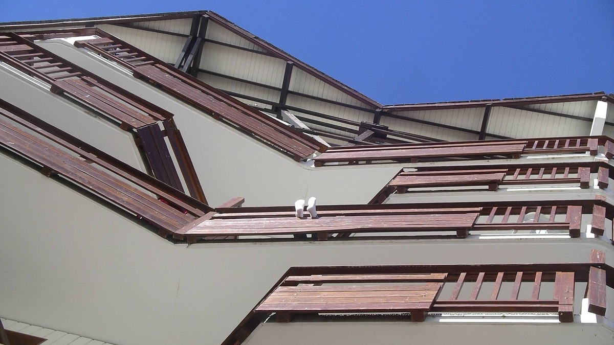 La Perriere Apartment | 2 Bedroom Duplex Apartment With South Facing Balcony, Ski In/Out. Free Wifi.