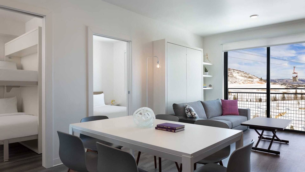 Park City Condo | 2 Bedroom End Unit | Heated Pool | Fire Pits | Mtn Views | Hot Tub | Balcony