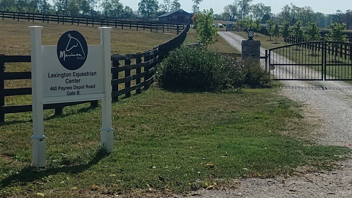Lexington Other | 2-bedroom farmhouse in Lexington next to horse farm. Horse stalls available.