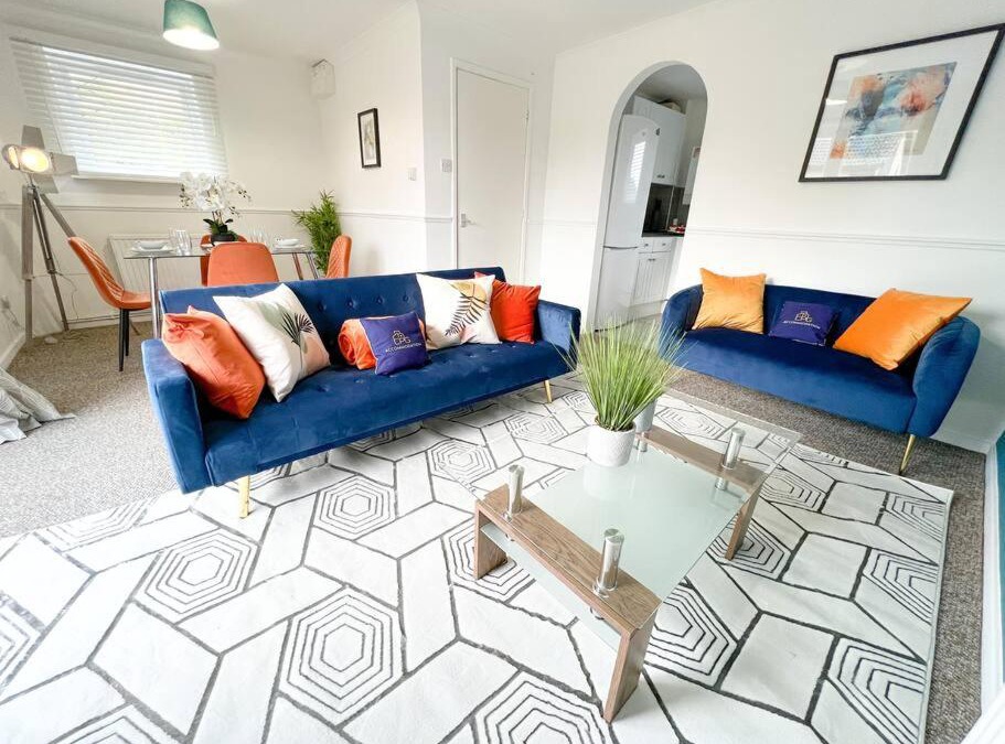 Knowle Sands Apartment | 2 Bedroom Flat - Free Parking