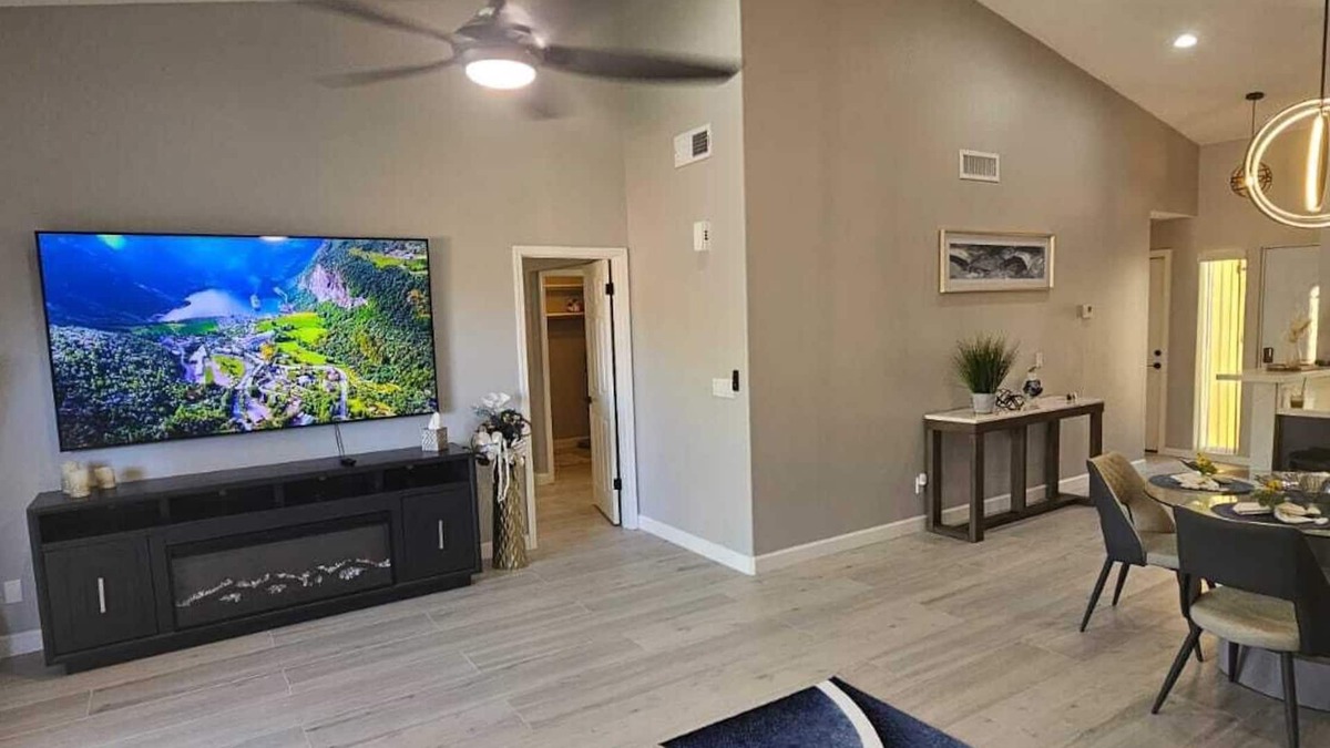 Fountain Hills House | 2 Bedroom Fountain Hills Retreat w Jacuzzi ,Pet Friendly!