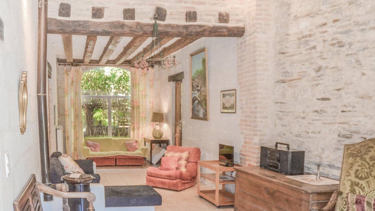 Saint-Jean-des-Mauvrets House | 2 bedroom accommodation in St Jean des Mauvrets