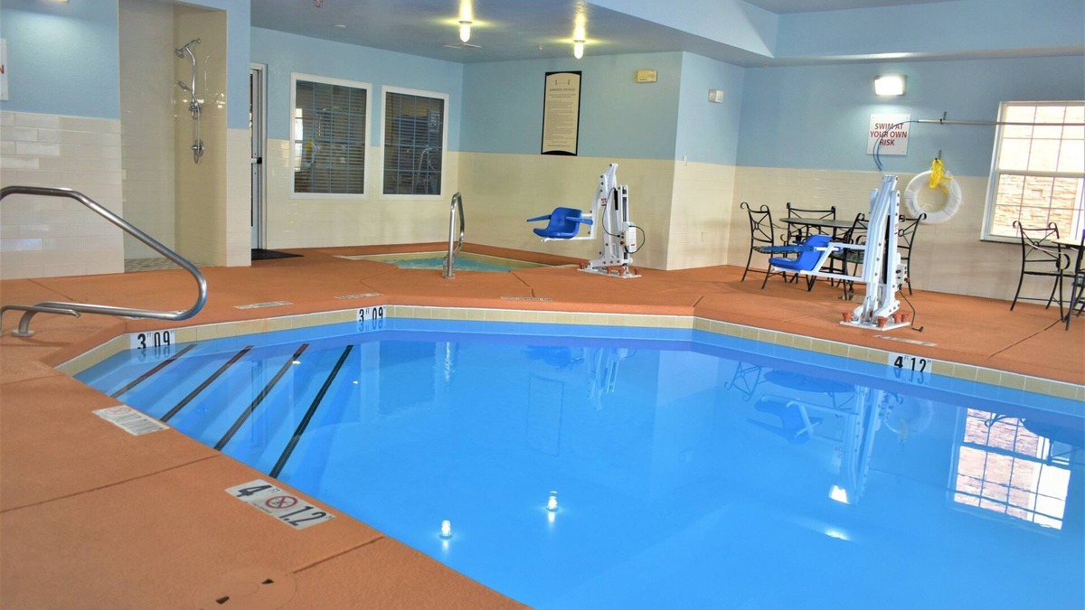 Northeast Heights Condo | 2 Bedroom | Free Daily Breakfast. Pool & Hot Tub