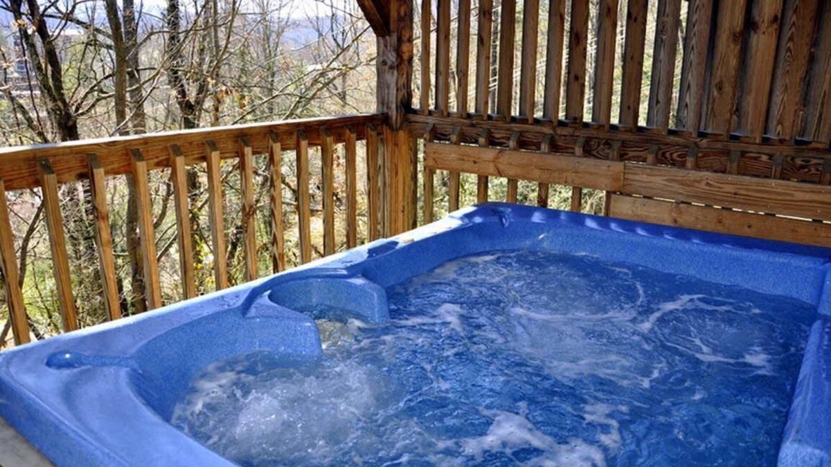 Gatlinburg Cabin | 2 Bedroom Gatlinburg Cabin - Autumn Mist | Poplar Ridge Rentals