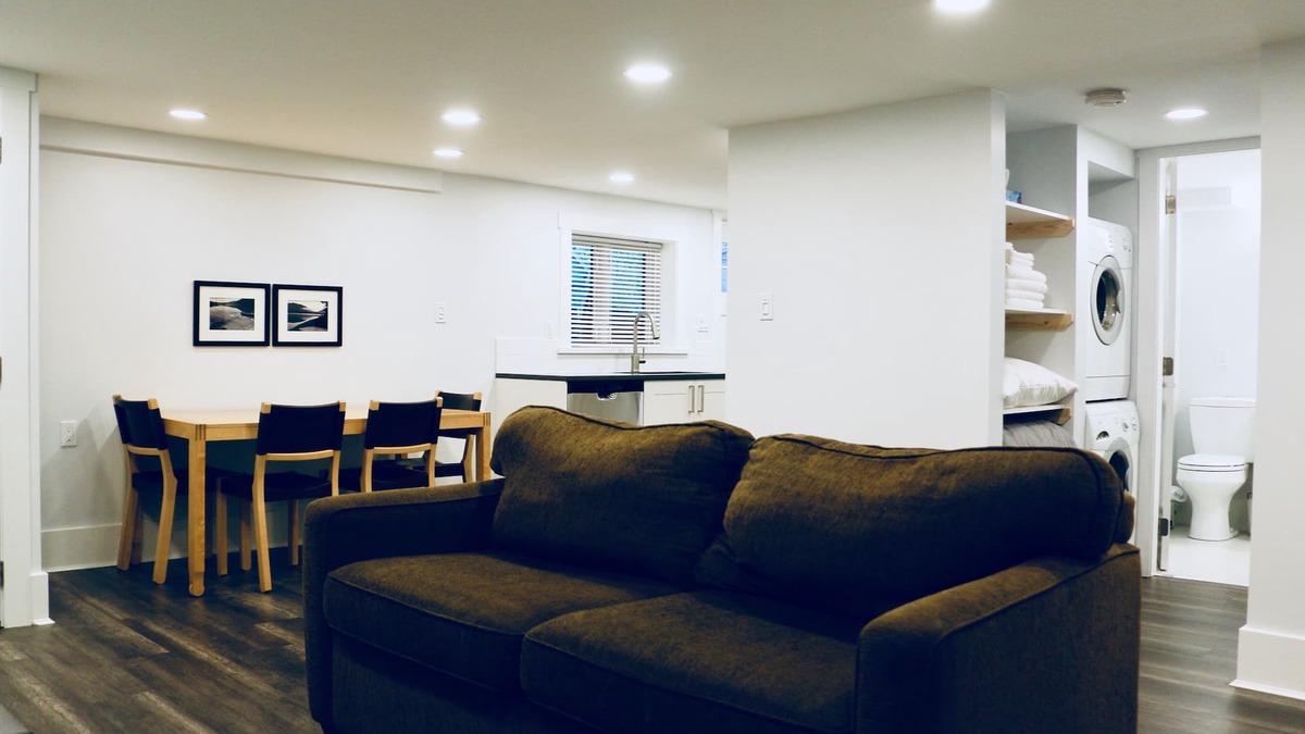 Grandview-Woodland House | 2 Bedroom Ground Level Suite near "The Drive"