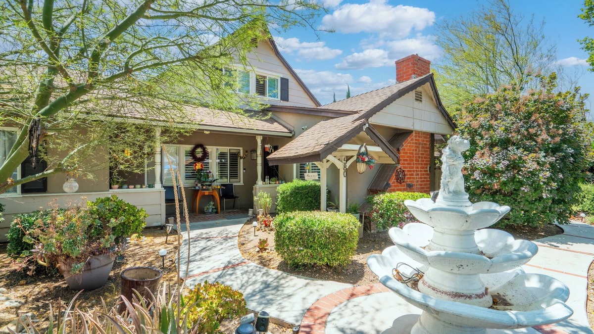 Claremont House | 2-bedroom guest house in Claremont