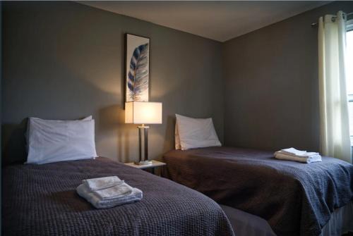 Roseneath House | 2 Bedroom Harbor Front Condo 4L