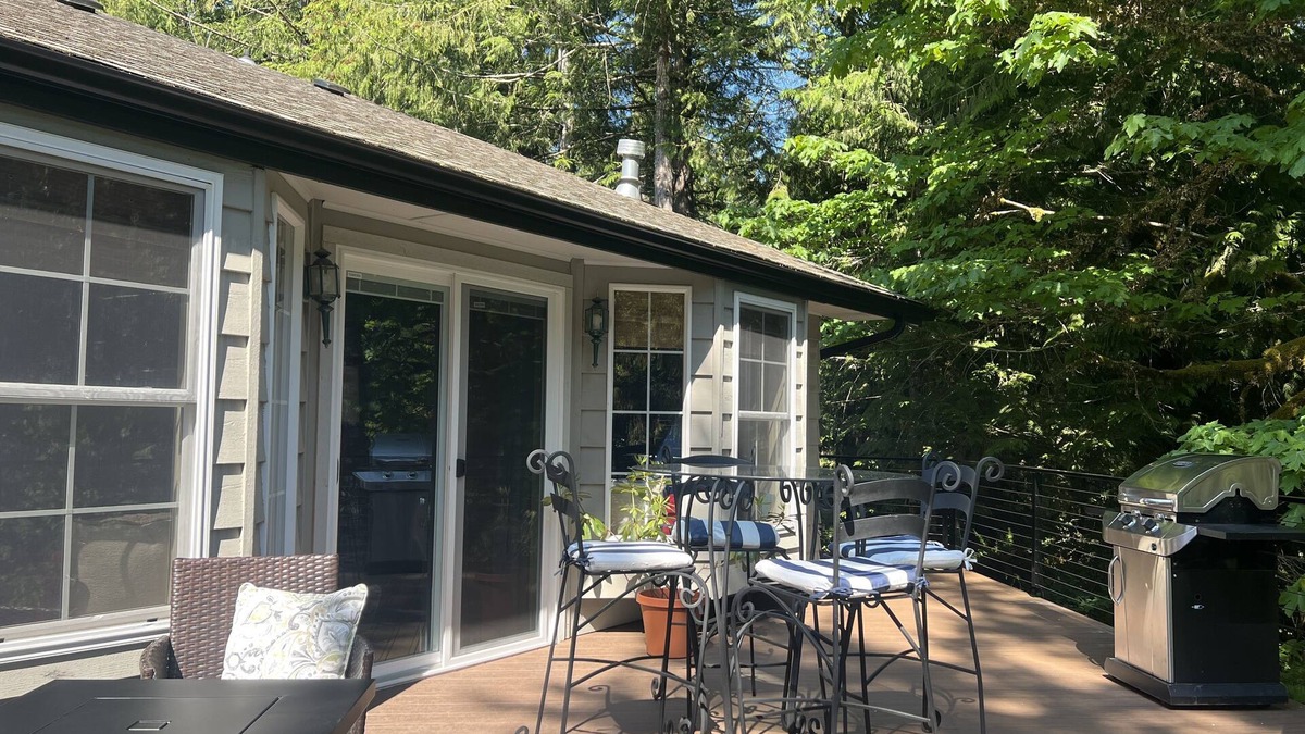 Port Angeles Apartment | 2 Bedroom Hiker's Getaway; Just 10 minutes to ONP hiking and lakes; Sleeps 4